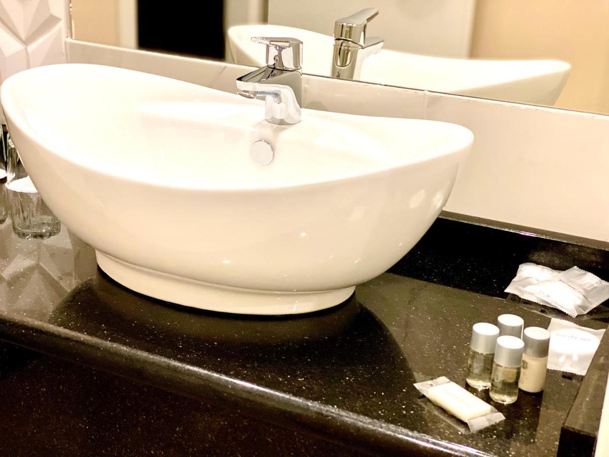Borostyan Panzio Hotel คาโปชวาร์ ภายนอก รูปภาพ