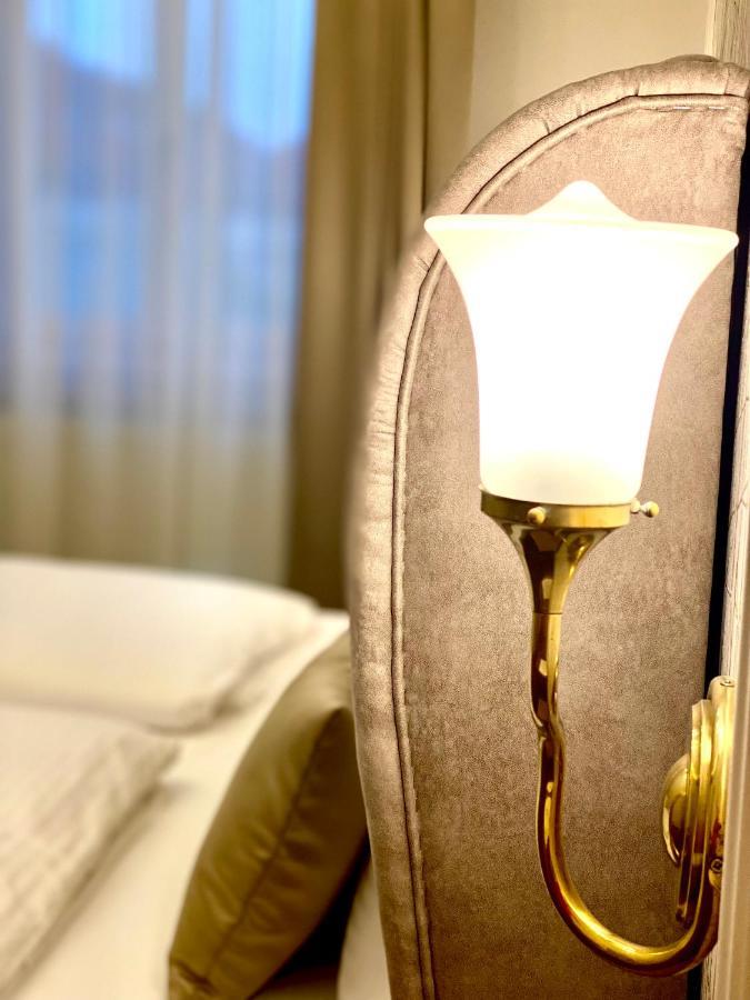 Borostyan Panzio Hotel คาโปชวาร์ ภายนอก รูปภาพ